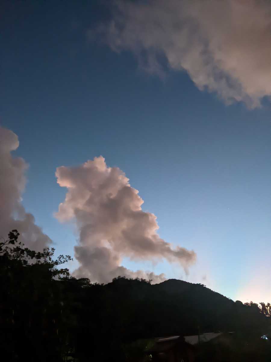 Sunset with a godzilla cloud