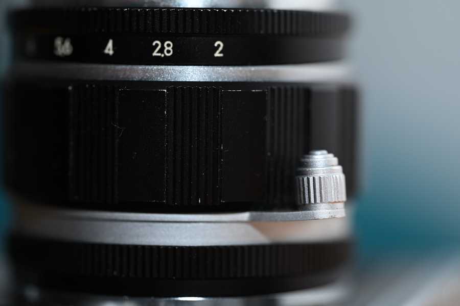 Topcor 5cm f/2 focus tab